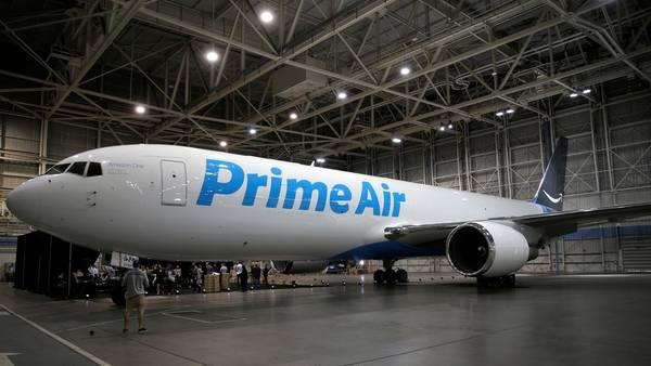 Primer avión de mercancías de la compañía norteamericana / Amazon